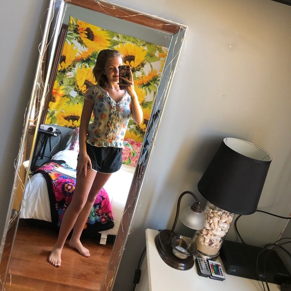 cute top:) - Picture 2 of 3